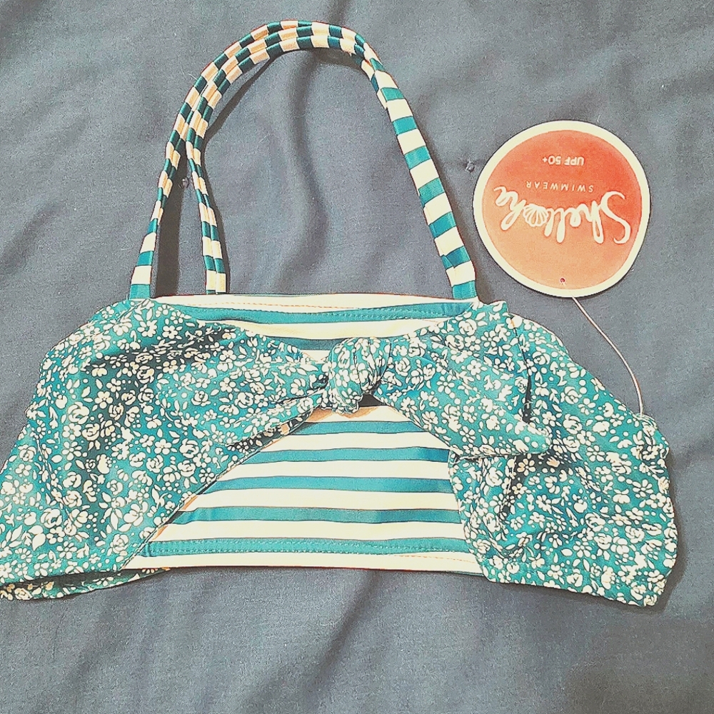 Stylish Girls Swim Top NWT Blue and White  Striped Bikini Top Bow Feature Size 8